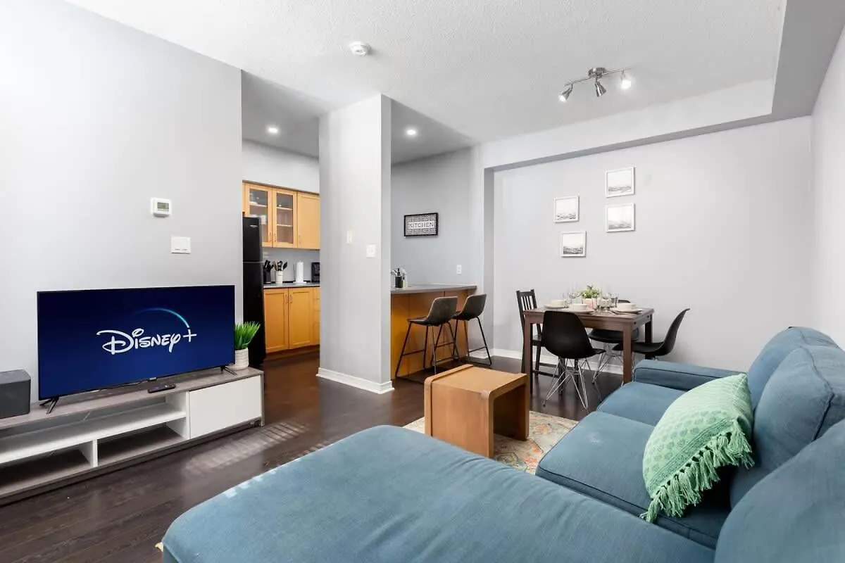 Two Story Loft W 2 Beds Close To Lakeshore Toronto Apartment