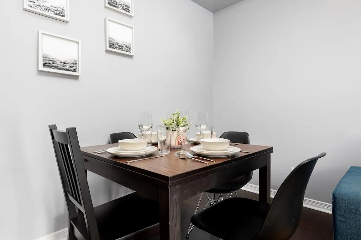 Two Story Loft W 2 Beds Close To Lakeshore Toronto Canadá