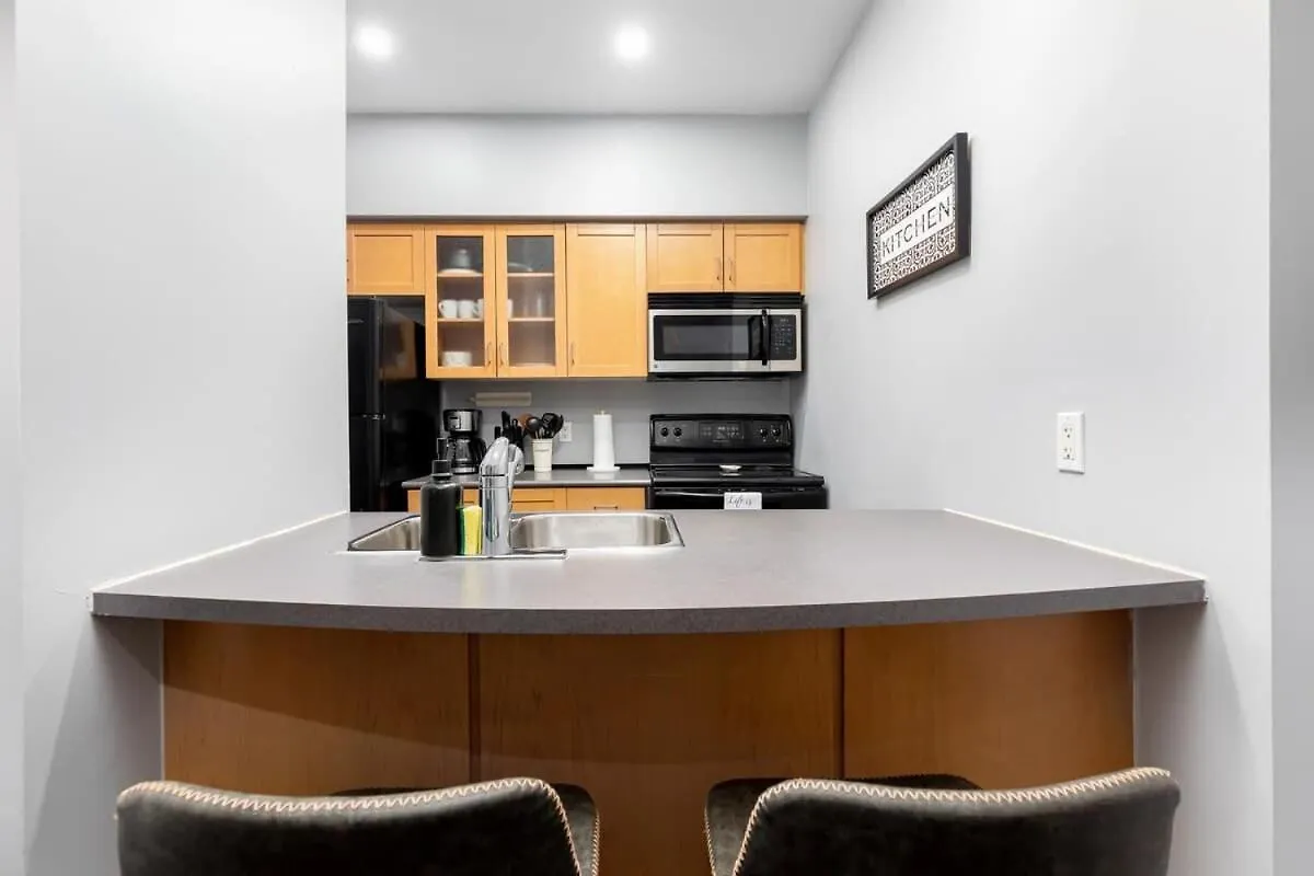 Two Story Loft W 2 Beds Close To Lakeshore Toronto 0*,  Canada