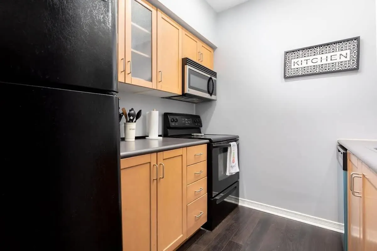 Two Story Loft W 2 Beds Close To Lakeshore Toronto 0*,