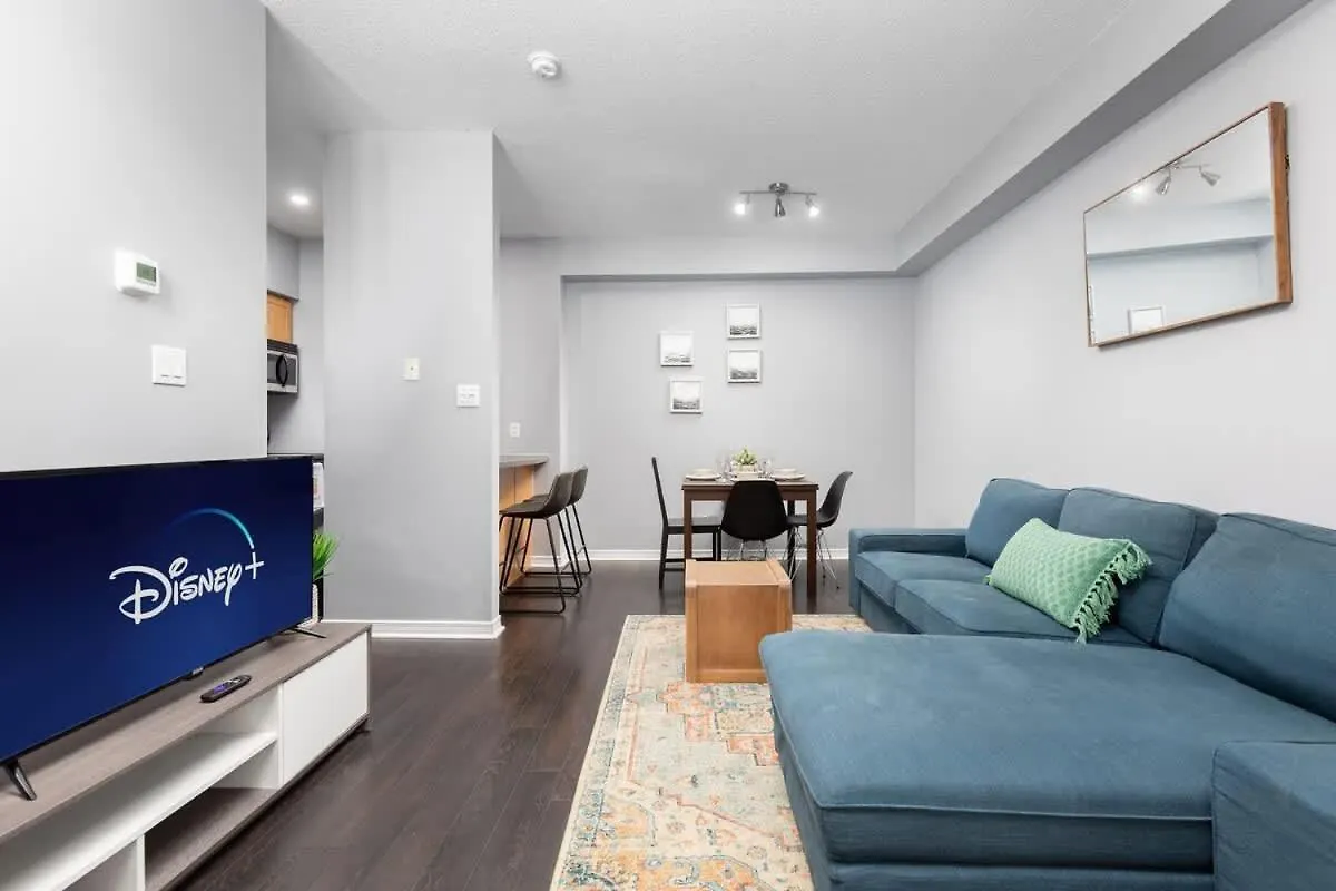 Two Story Loft W 2 Beds Close To Lakeshore Toronto Apartment